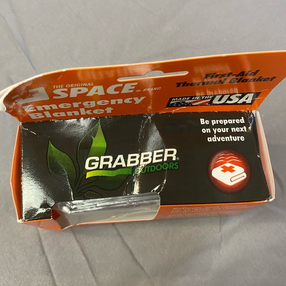 Grabber Outdoors The Original Space Brand Emergency Survival Blanket, Silver, - Picture 5 of 6
